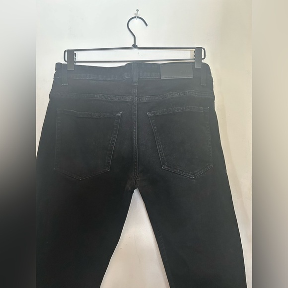 HUGO BOSS Mens Black Jeans Size 30/32
Hugo Boss Men's Black Jeans - Picture 5 of 13